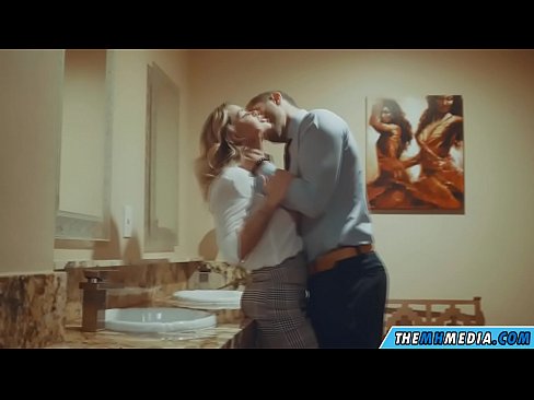 ❤️ Nalika pirang busty seduces anjeun dina restroom umum ❤ porno dina pornosu.pornjk.ru ❌️❤